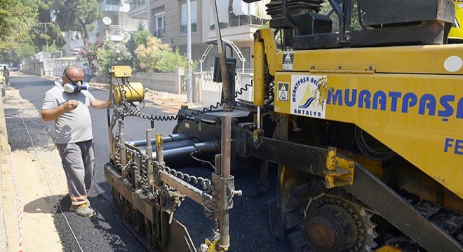 Üçgen'de asfaltlama çalışmaları son sürat