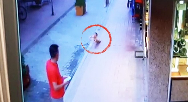 Üçüncü kattan düşen çocuk, yaşam savaşını kaybetti