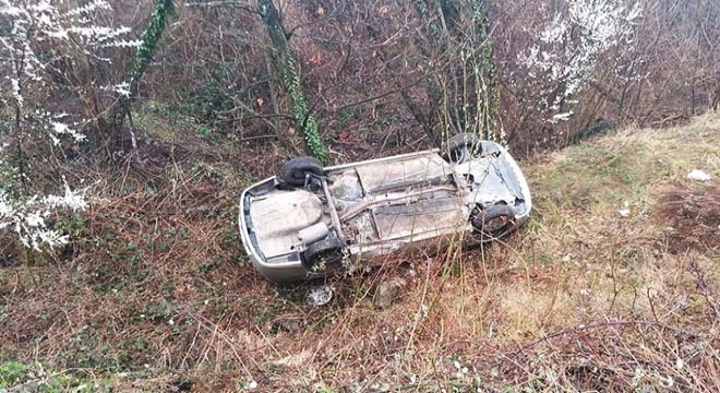 Otomobildeki 2 arkadaş yaralandı