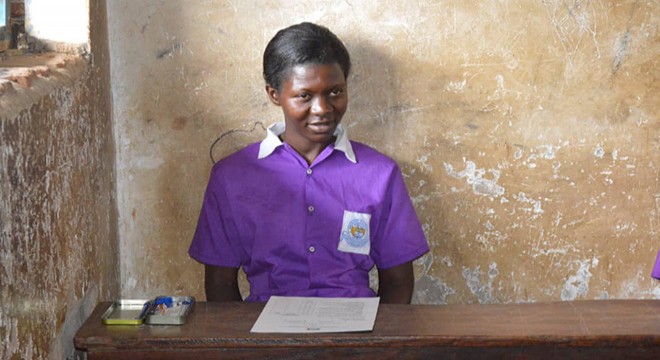 Uganda’da 38 yaşındaki kadın yıllar sonra ilkokula başladı