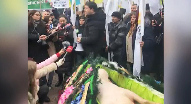 Ukrayna’da çiftçilerden ‘domuzlu’ protesto