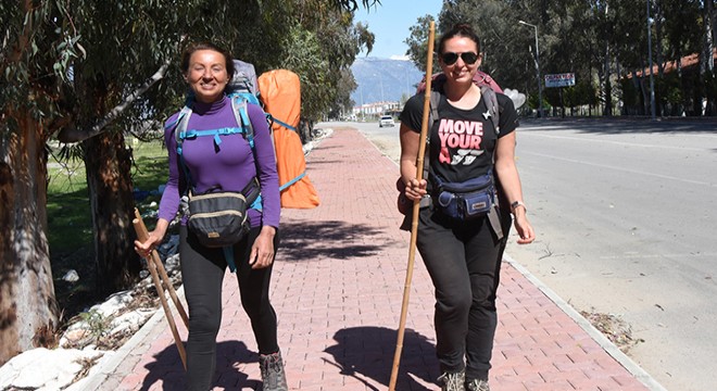 Ukraynalı anne ve kızı Likya Yolu'nda yürüyor