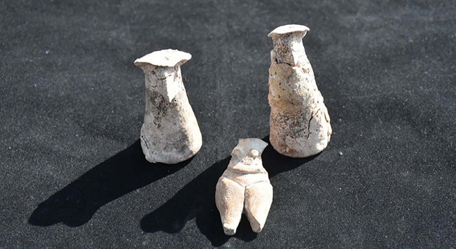 Ulucak Höyüğü'nde 7 bin 700 yıllık insan figürleri bulundu