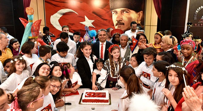 Uluslararası Çocuk Meclisi Muratpaşa'da toplandı