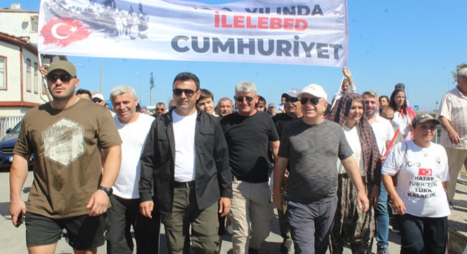 Ümit Özdağ,  İstiklal Yolu Zafer Yürüyüşü ne başladı