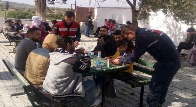 Umuda yolculuk jandarmaya takıldı