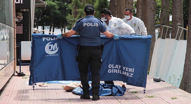 Üniversite kampüsünde çatıdan düşen işçi öldü