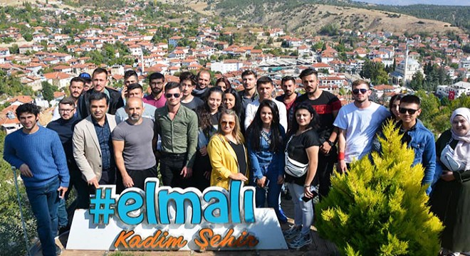 Üniversite öğrencileri Elmalı'yı gezdi