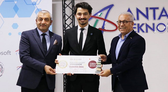 Üniversite öğrencilerine 2 ödül birden