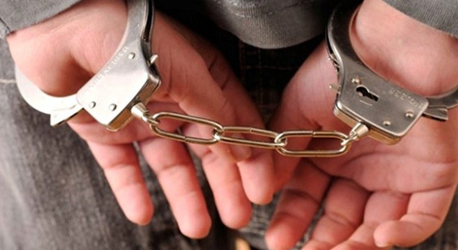 Şerife nin cüzdanını çalan 2 şüpheli tutuklandı