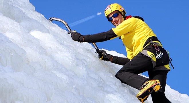 Ünlü dağcı Palandöken de yapay buz parkına tırmandı