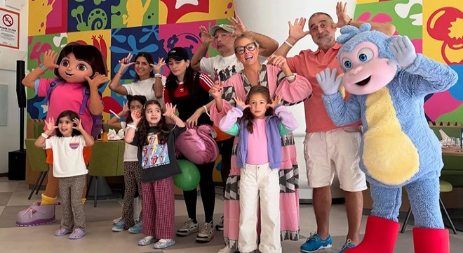 Ünlü oyunculardan Antalya tatili