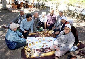 Huzurevi sakinleri piknikte
