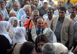 KCK duruşması öncesi adliye önünde eylem