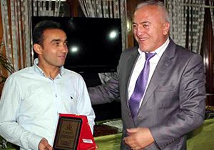 Yardımseverlere plaket