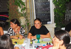 Kız kıza tatil