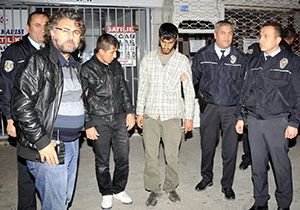 Önce kameraya sonra polise yakalandılar