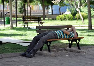 Diyarbakır’da sıcaklar sokakları boşalttı