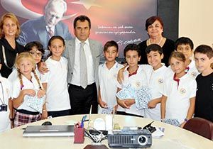 Milli Eğitim Müdürüne öğrencilerden ziyaret