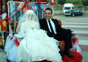 Forklift gelin arabası oldu