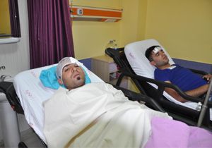 Yolcu otobüsü kamyona çarptı: 43 yaralı