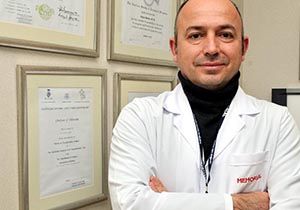 Ünlü profesör yuvaya döndü