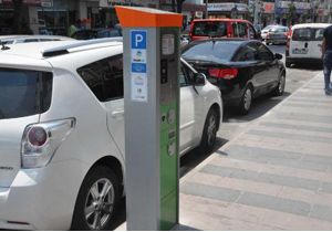 İşyerinin önündeki parkomat uygulamasını  durdurdu
