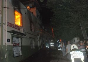 Evde çıkan yangında can pazarı yaşandı