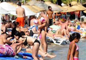 Bodrum ve Kuşadası turistlere kaldı