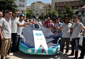Üniversite öğrencilerinin güneş enerjili aracı trafiğe çıktı