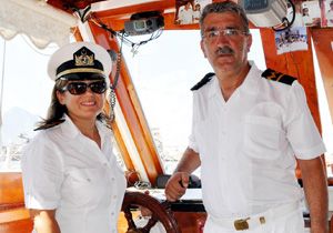 Kemer’in kadın yat kaptanı dümen başına geçti