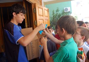 Camideki Kuran Kursunda projeksiyonlu ders ve dondurma keyfi
