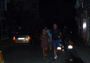 Bir saat elektrik kesintisi isyan ettirdi