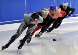 Short track sporcuları Erzurum buzunda buluştu