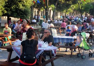 Sultanahmet’te iftar zamanı