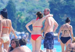 Oyuncu Cenk Ertan ve eşi,Çeşme’de balayında