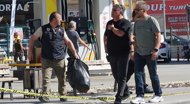 Unutulan çantadan kıyafet çıktı