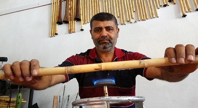 Ürettiği neyleri Türkiye'nin dört bir yanına gönderiyor