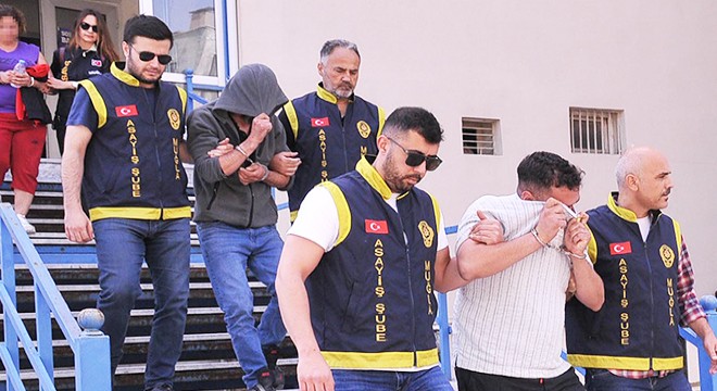 Ürün satma bahanesiyle 100 kişiyi dolandıran 3 şüpheli yakalandı