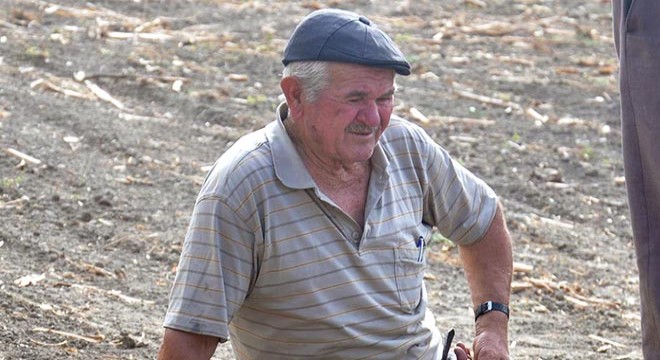 Ürünlerinin yanmasını gözyaşları dökerek izledi