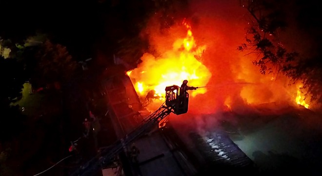 Üsküdar'da bir kafe alev alev yandı