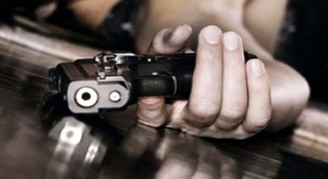 Üsküdar'da polis memuru kendini vurdu