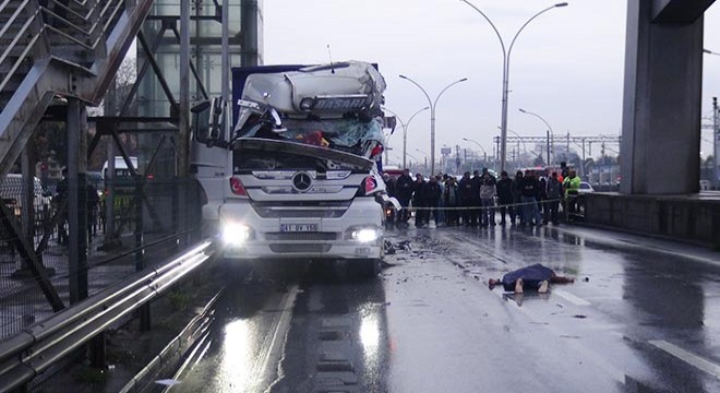 Üst geçitten atladı, kazaya neden oldu