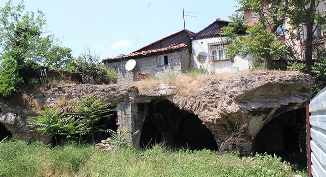 Üstüne yapılan gecekondu, tarihi sarnıcı tehdit ediyor