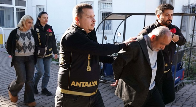 Üvey annesini ölümüne ilişkin yargılanan kadın, suçlamaları reddetti