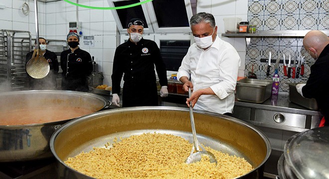 Uysal: Her yer kapalı, belediye açık