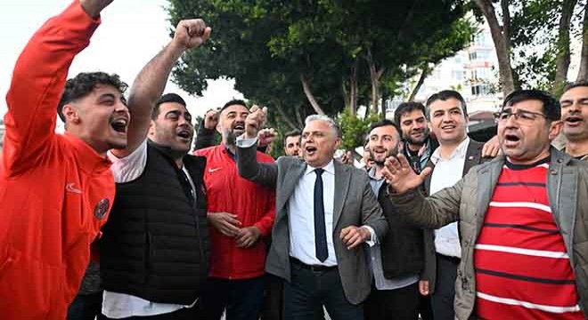 Uysal, Antalyaspor maçında meşalelerle karşılandı
