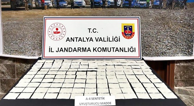 Uyuşturucu ticareti yaptıkları iddiasıyla 4 şüpheli tutuklandı