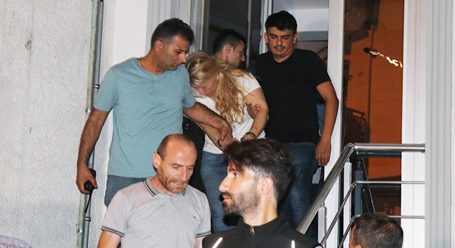 Uyuşturucu sattığını iddia ettikleri kadını darbettiler