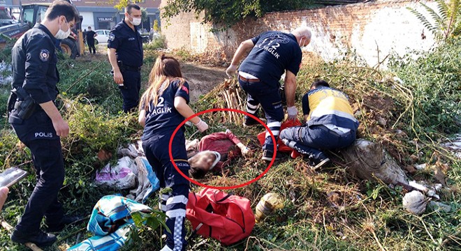 Uyuyan alkollüyü fark etmediler, üzerine toprak attılar